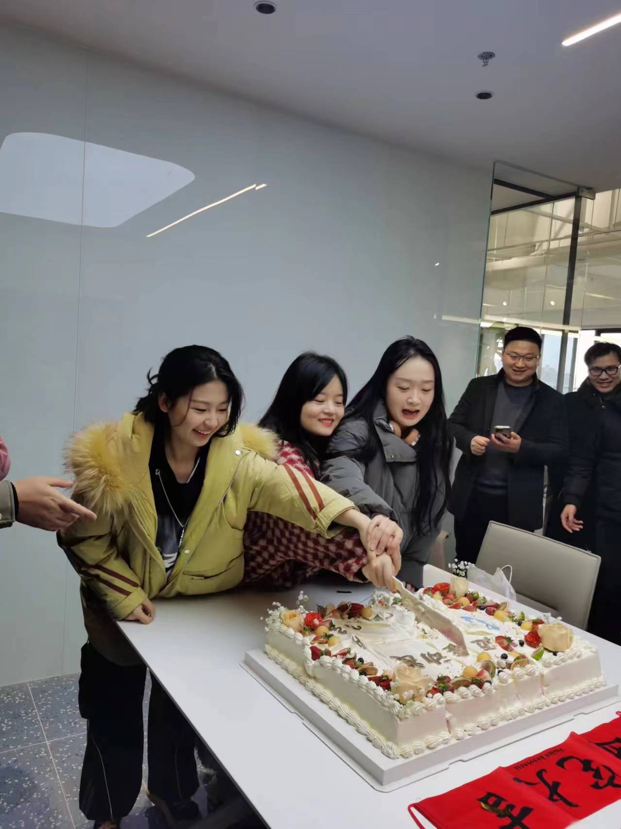 上海邁維動(dòng)漫科技有限公司喜迎新年喬遷之喜：立足新起點(diǎn)，開(kāi)啟新征程！(圖13)