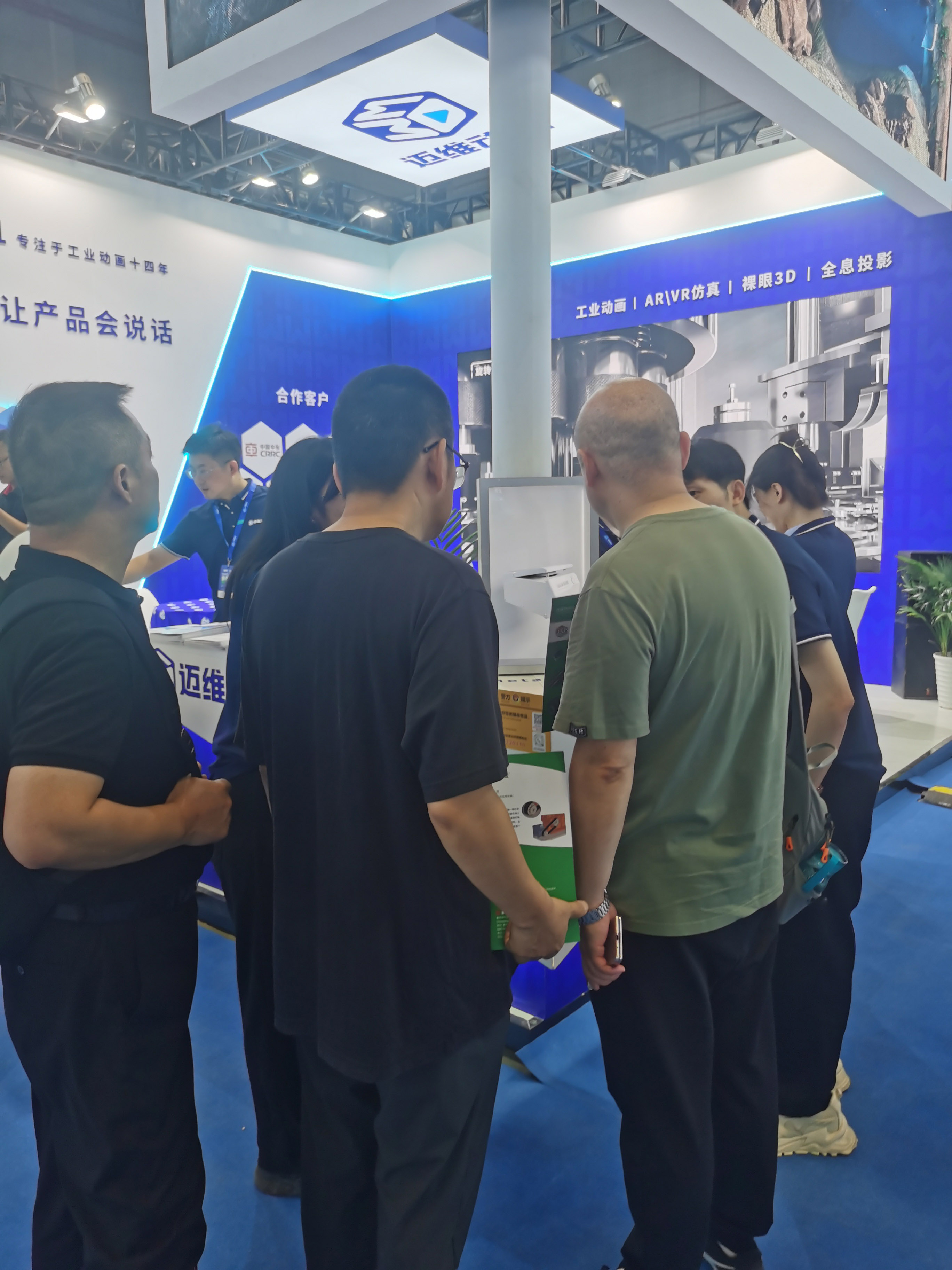 展會(huì )新星：3D全息倉演繹產(chǎn)品動(dòng)畫(huà)，立體感爆棚，便攜設計讓吸粉變得如此簡(jiǎn)單！(圖2)